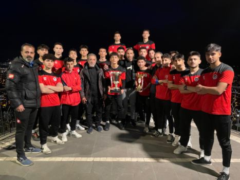 İSTİKLALSPOR ŞAMPİYONLUK KUPASINI ALDI